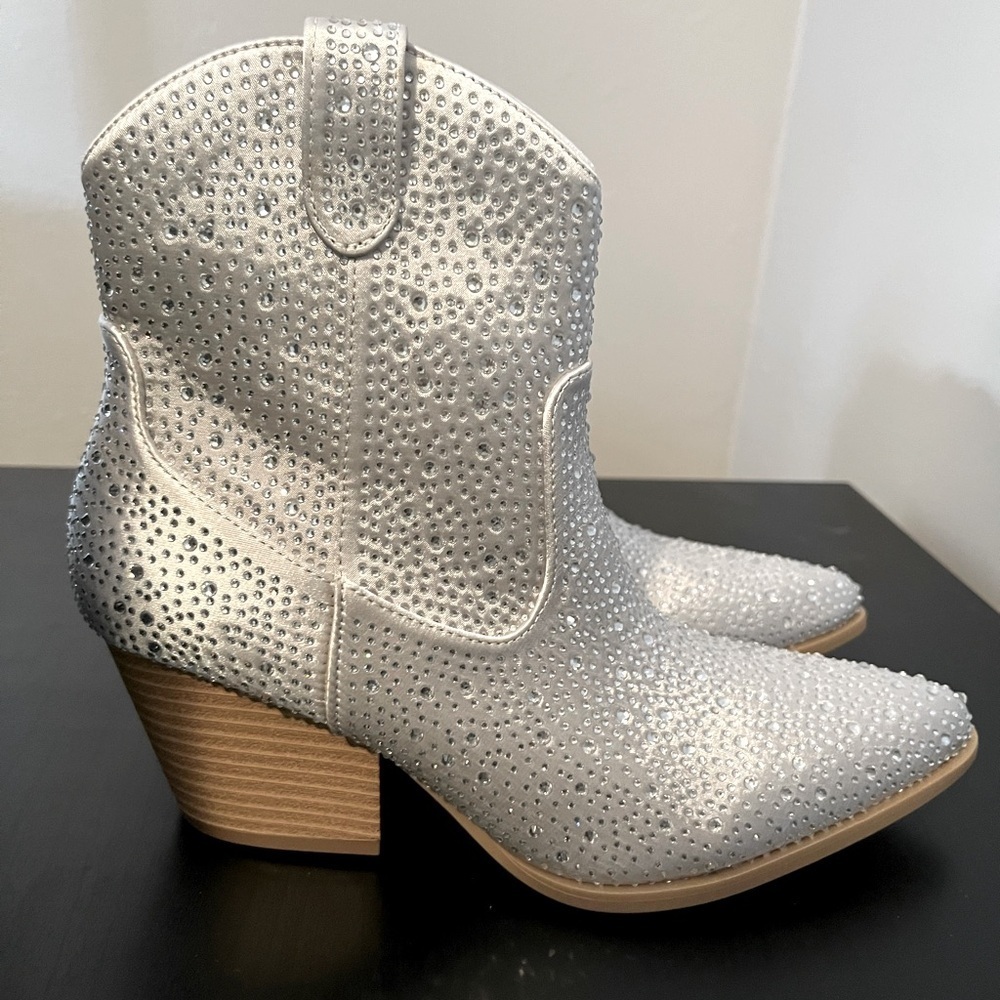 Silver Sparkle Leslie Rhinestones Western Boots NIB